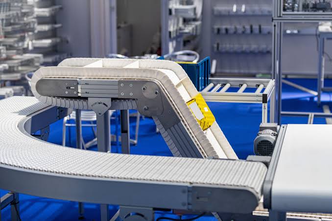 Automated conveyor system integrated with industrial machinery